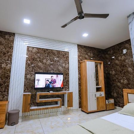 An Regency Hotel Edappal Bagian luar foto